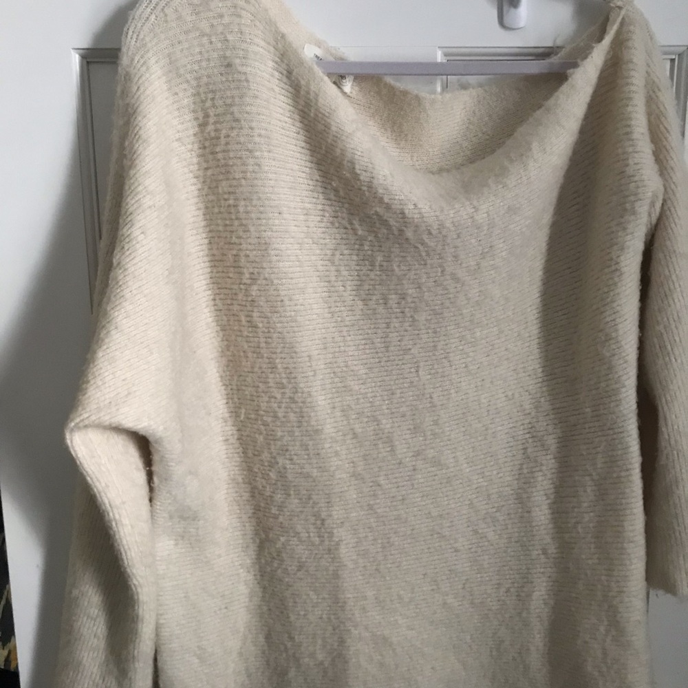 Oversize sweater, off one shoulder, fuzzy/soft